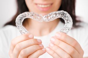 Invisalign ataches y gomas